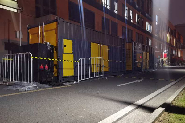 临桂柴油发电机组的输出电压是如何调节的？