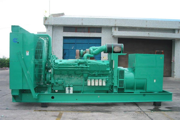 临桂工厂发电机应急发电时如何更准确地检查发电机状态？