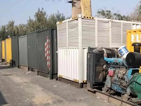 临桂200KW柴油发电机机组每小时油耗是多少？